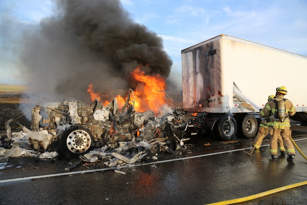 I5 shut down for 2 hours as crews extinguish truck fire